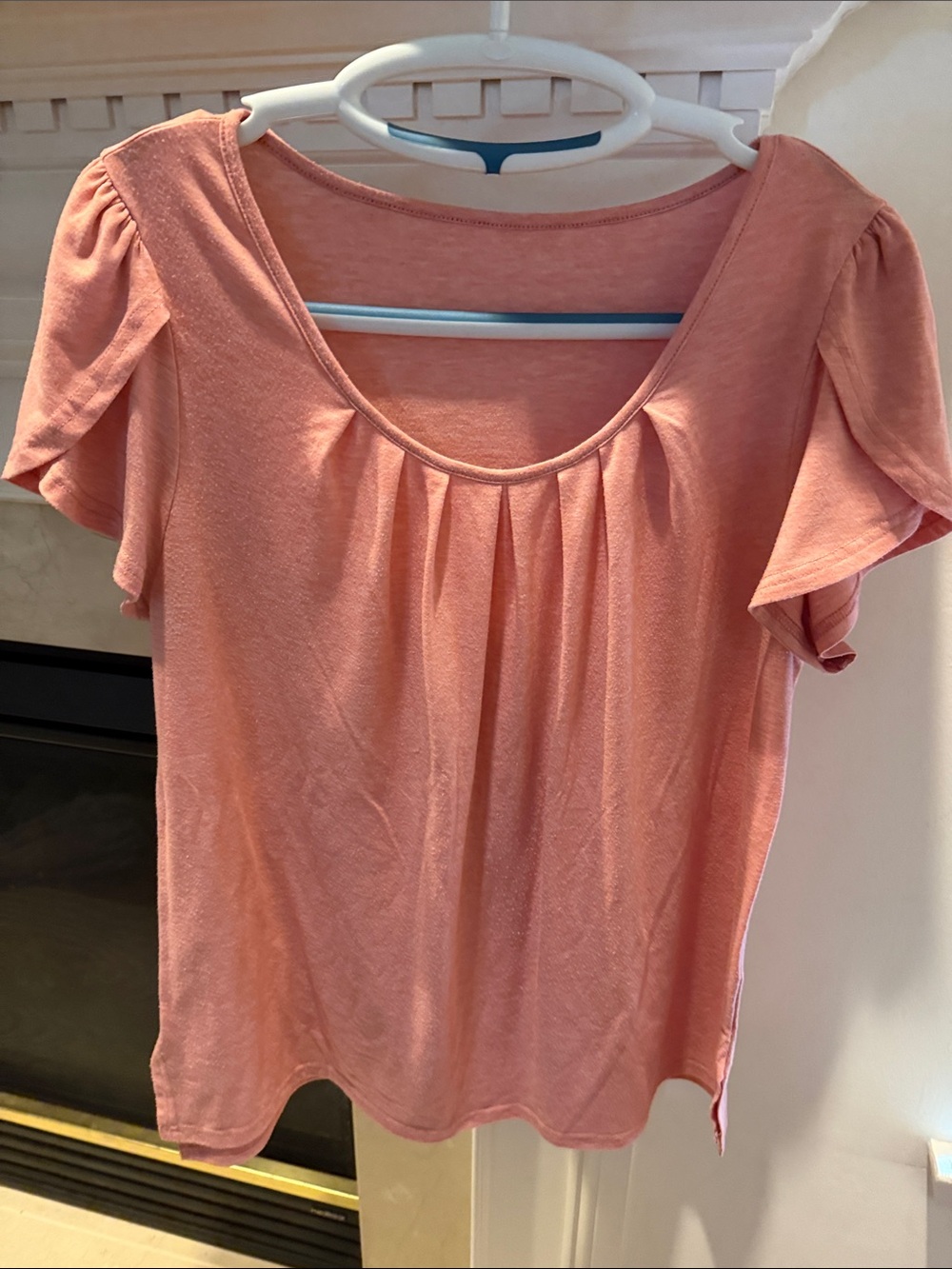 Women's Scoop Neck Flutter Sleeve Top - Dusty Rose